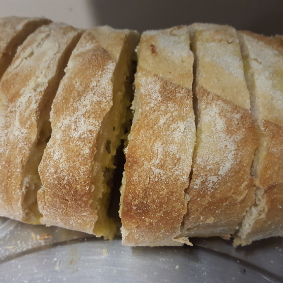 Crunchy Garlic Bread Loaf